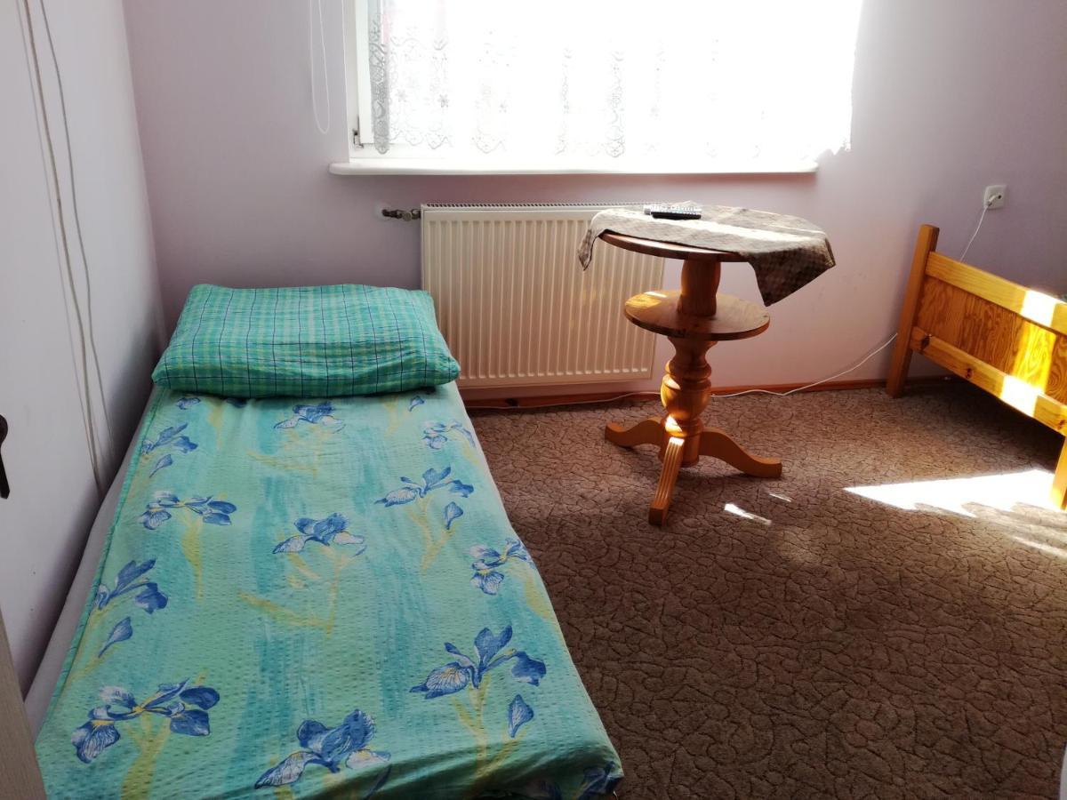 Pokoje Goscinne Greta Леба Екстериор снимка